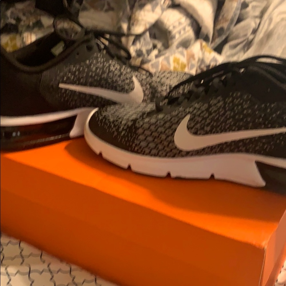 Nike Air Max Sequent 2 Worn Once!